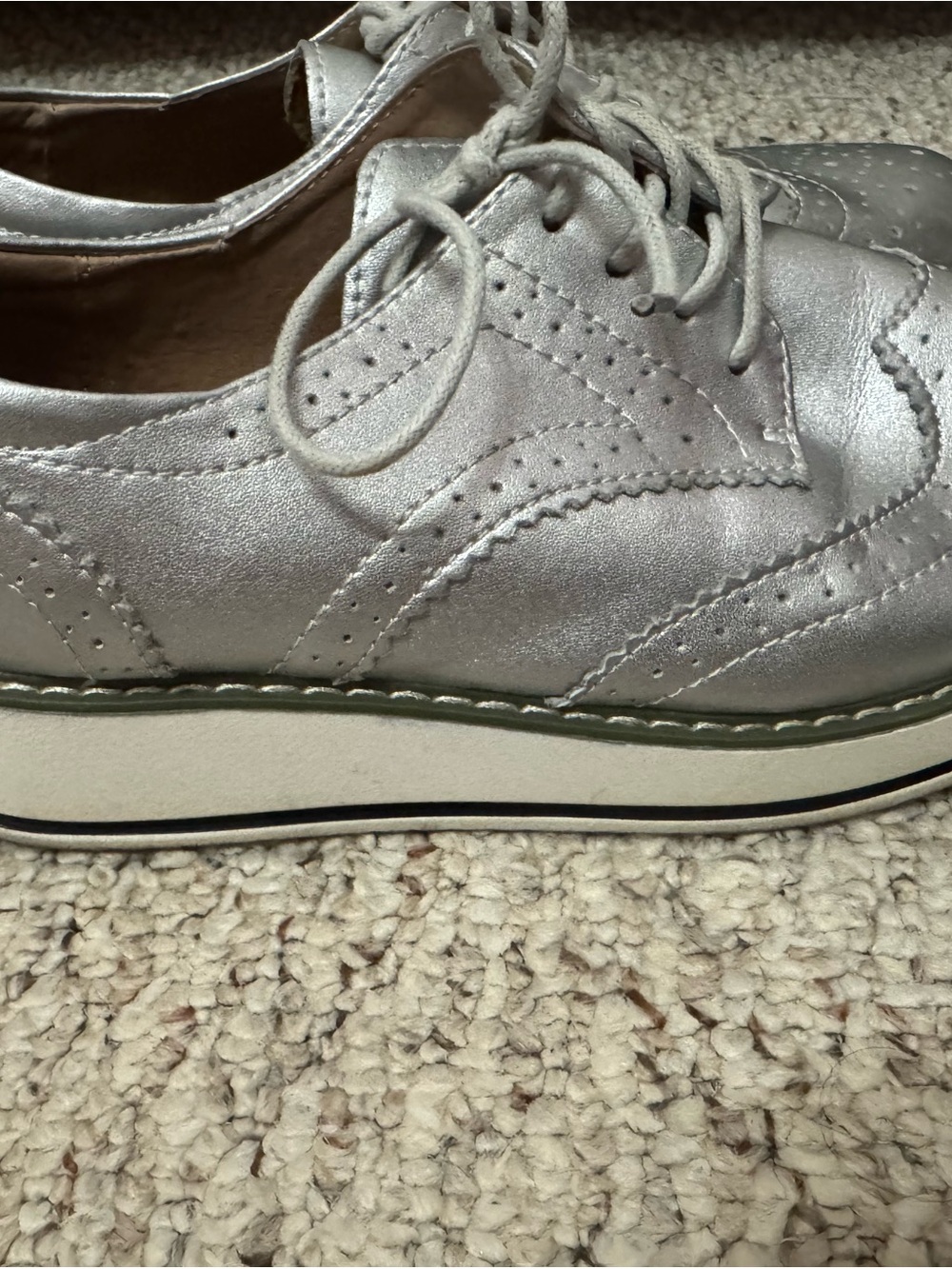 Metallic Silver Women’s Lace-Up Oxford Shoes